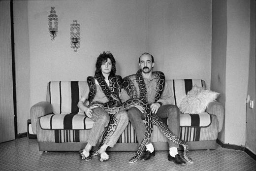 Familie K., Unterhaltungskünstler, Halle 1989 (aus der Serie »Sofabilder«), 1989, Gerhard Gäbler