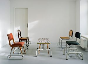 Ich baue Möbel, die von Generation zu  Generation weitergegeben werden und ihre Schönheit behalten, weil Schönheit auch  durch den Zahn der Zeit nicht abgenützt werden kann., 2005, Alexej Meschtschanow